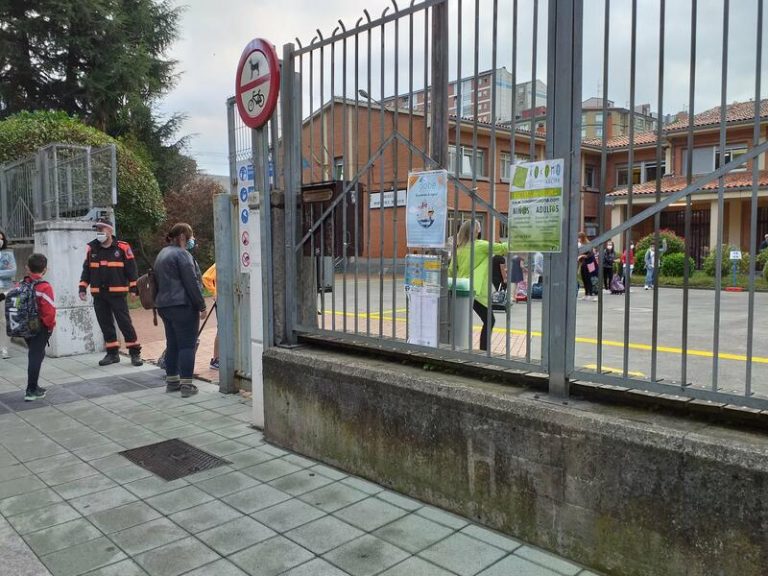 La OCU estima que las familias gastarán casi 2.000 euros por niño en la 'vuelta al cole'