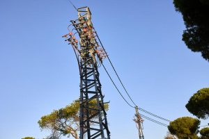 El precio de luz cae este viernes un 3% desde su récord histórico