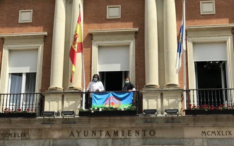 Una iniciativa recoge firmas en Change.org para incluir en los emojis la bandera gitana