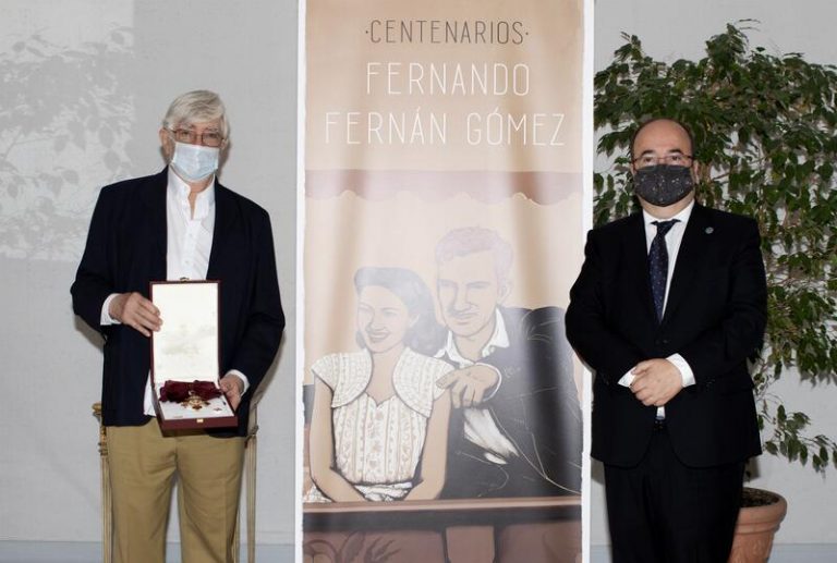 Cultura entrega a la familia de Fernando Fernán Gómez la Gran Cruz de la Orden Civil de Alfonso X