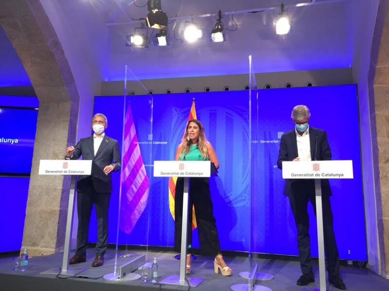 Los alumnos catalanes con pauta completa no se confinarán si hay positivos