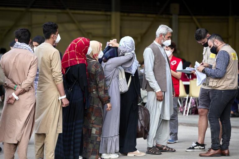 Llega la primera mujer afgana refugiada del grupo asignado a Baleares