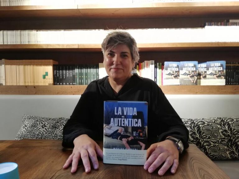 La escritora Montse Barderi indaga en el paso del tiempo y en la soledad en 'La vida autèntica'