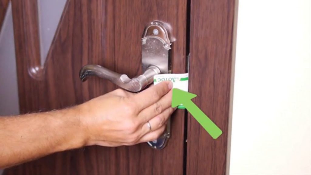 Recuerda hacer fuerza para abrir la puerta