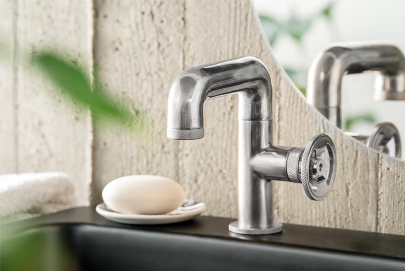 Dejar los grifos del baño relucientes 