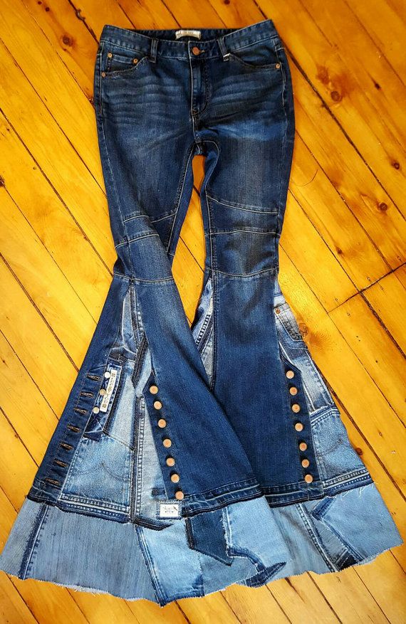 Cose a máquina por la línea del antiguo pantalón ancho