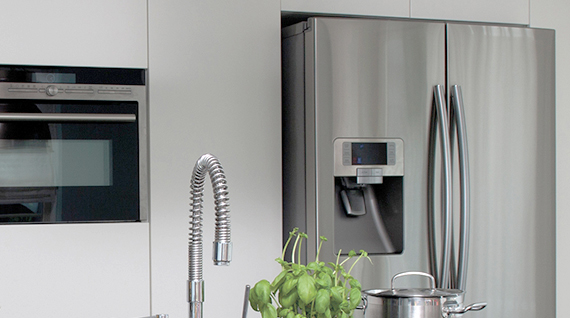 Acero inoxidable brillante y perfecto