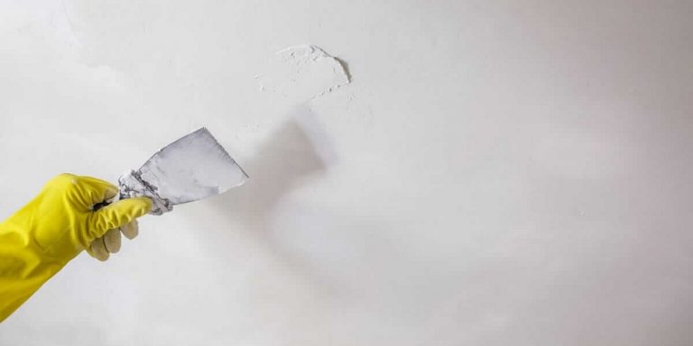 Cómo tapar los agujeros de la pared