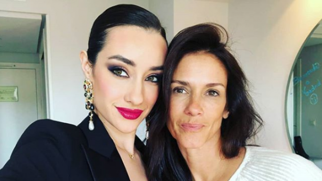 Adara y su madre Elena