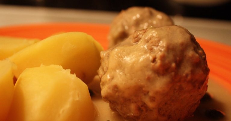 Albóndigas: esta es la receta de la salsa tradicional con la que tu abuela te enganchaba