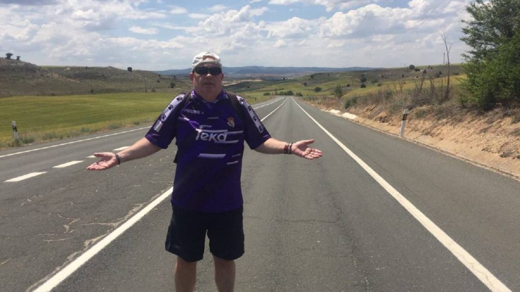 El Chiringuito: las frases por las que llaman “comunista” a Alfredo Duro 32 Alfredo Duro andando a Cardiff