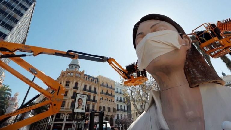 Alzira propone atrasar sus Fallas al puente del 9 d'Octubre