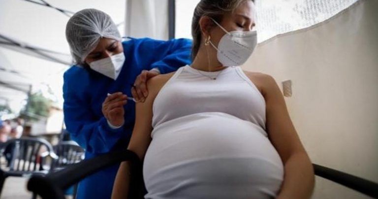 Andalucía registra 16 embarazadas hospitalizadas, tres de ellas en UCI