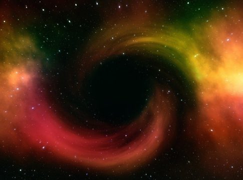 Astrónomos observan un conjunto de anillos alrededor de un agujero negro