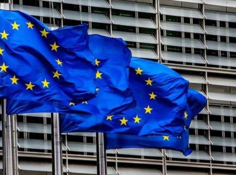 Austria, Dinamarca y República Checa piden a la UE ayudar a los países vecinos de Afganistán