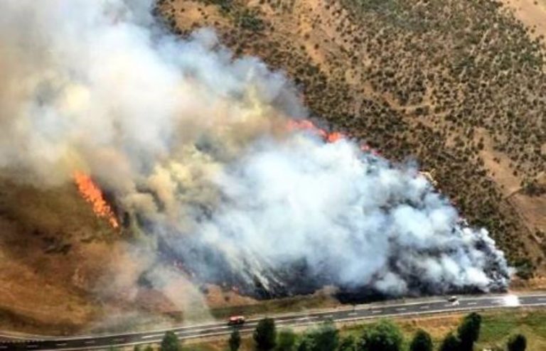 Castilla y León da por extinguido el fuego en Navalacruz