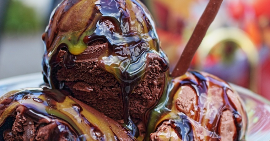 Cómo hacer un helado de doble chocolate en casa