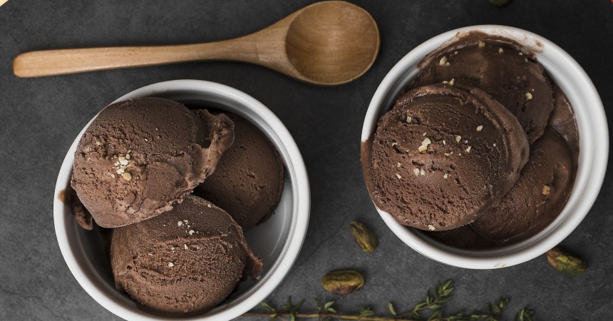 Cómo hacer un helado de doble chocolate en casa