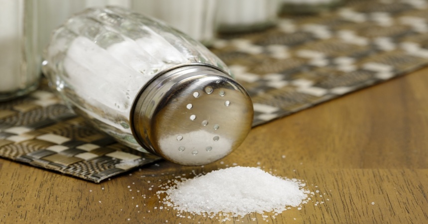 Chicote: El truco para echar sal al cocinar que mejorará el sabor de tus platos 1 Conoce el truco que utiliza Chicote al momento de echar la sal cuando está cocinando, y utilízalo tú también para la sazón perfecta