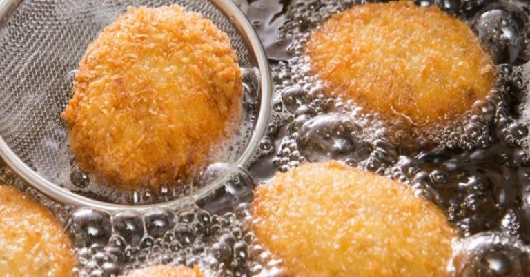 Croquetas: cómo y cuándo echarlas al aceite para que no se rompan