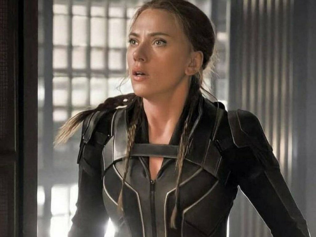 Cuando se pone la chaqueta de Yelena