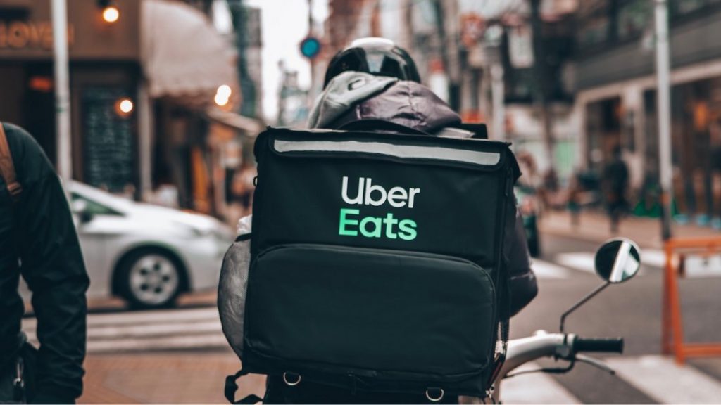 Deliveroo da la campanada y deja contra las cuerdas a Glovo y Uber Eats