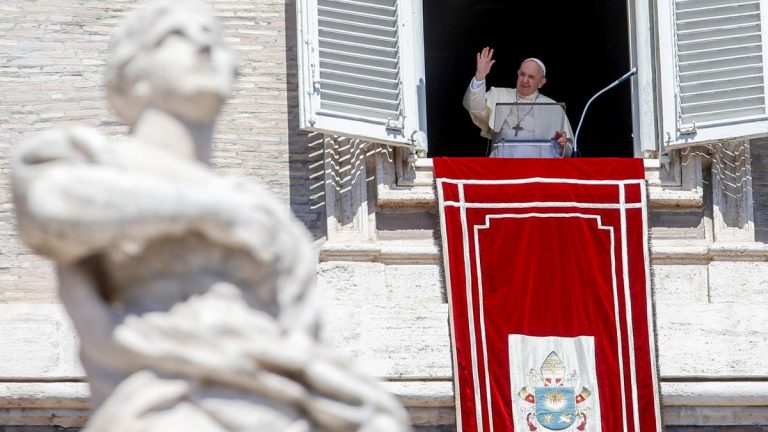 El Papa asegura que no vive en los apartamentos papales del Vaticano