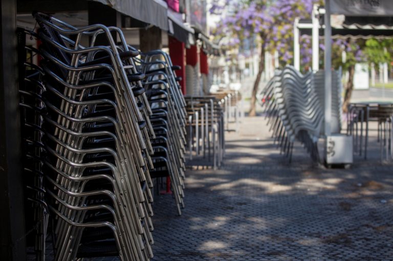 El TSJ de Cantabria confirma la suspensión del cierre del interior de la hostelería