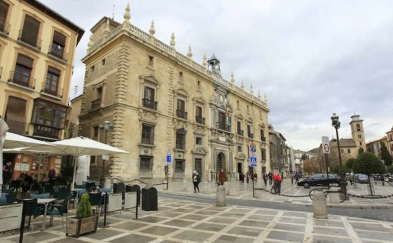 El TSJA ratifica el toque de queda para Punta Umbría, Conil y otros seis municipios