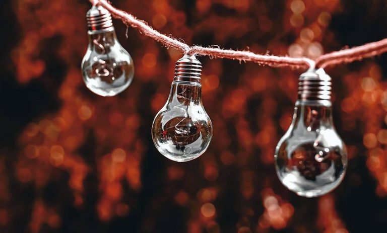 El precio de la luz repunta este martes un 0,65%