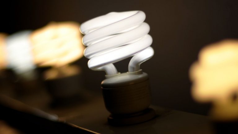 El precio de la luz sube este miércoles un 18% y alcanza los 105,4 euros/MWh