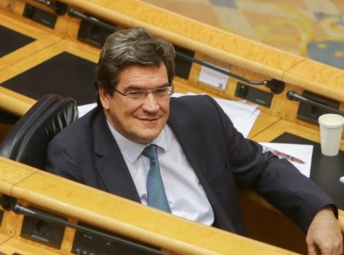 Escrivá reconoce a Igea que el arraigo laboral es clave para la integración de inmigrantes en el medio rural