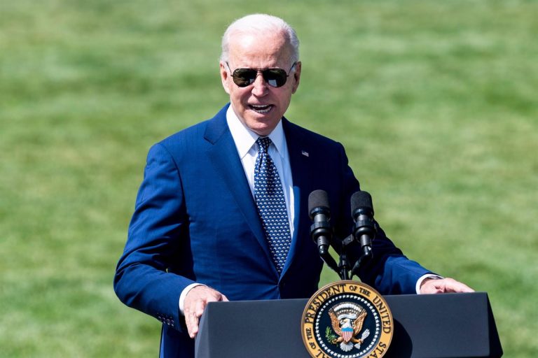 Estados Unidos creó 943.000 empleos en julio y redujo el paro al 5,4%