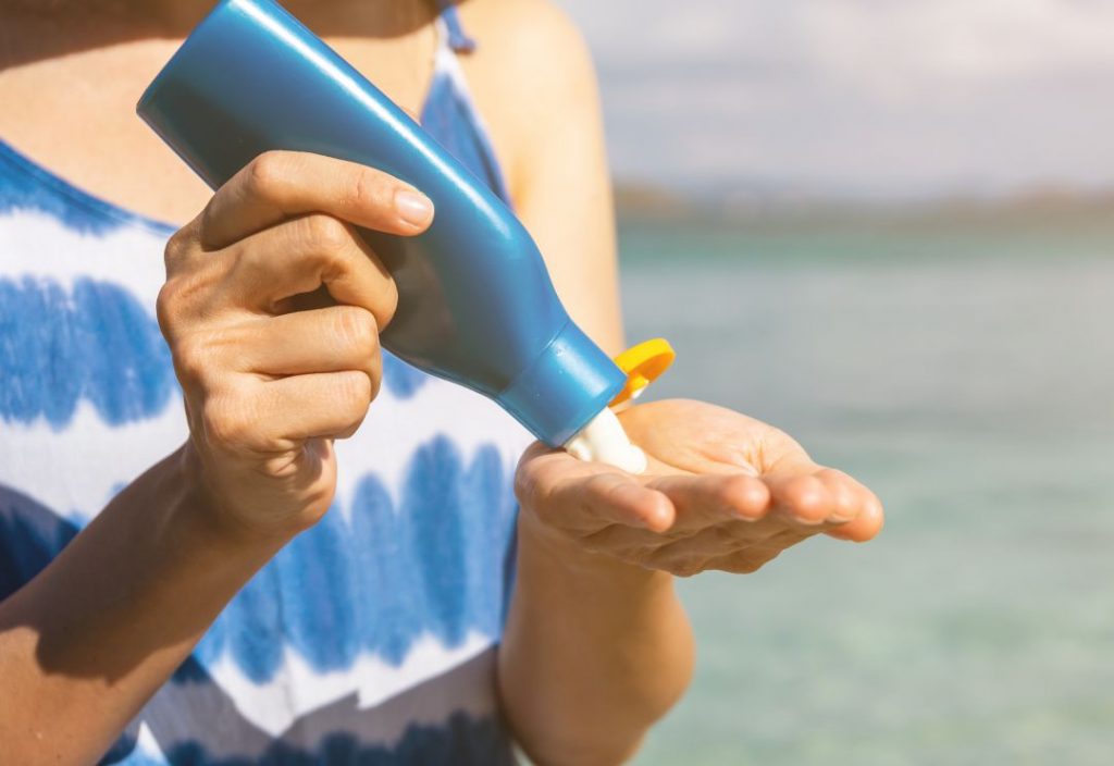 ¿Qué se debe considerar para comprar las cremas solares?