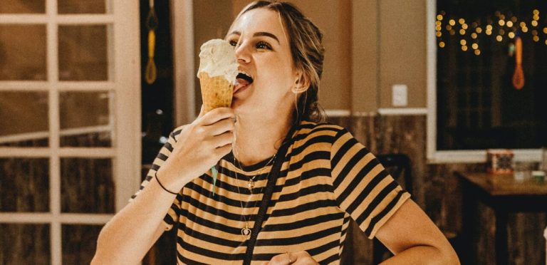 Este es el motivo por el que no deberías tomar helado por la noche