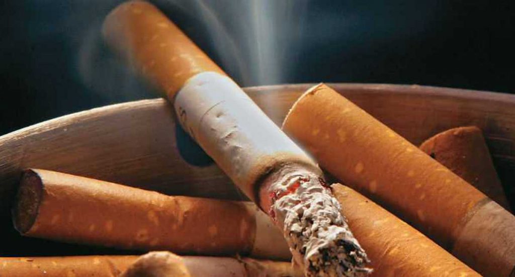 ¿Qué causa el consumo de tabaco en las personas?