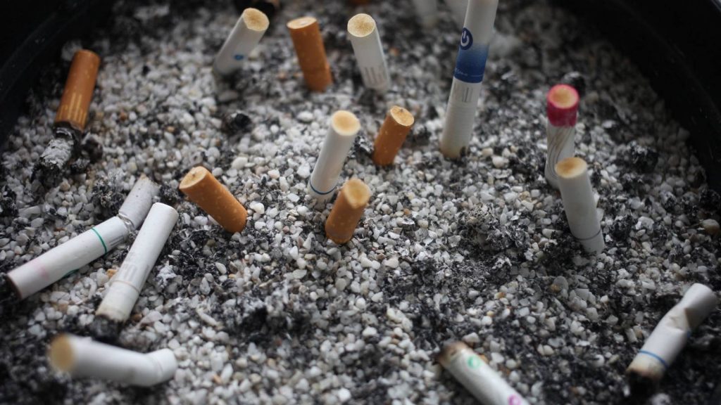 ¿Cuáles son las estimaciones de la OMS con respecto a las muerte por el consumo de tabaco?