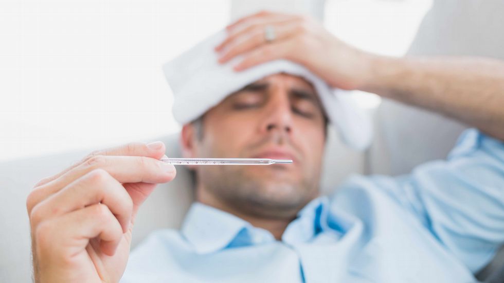 Un hombre con fiebre