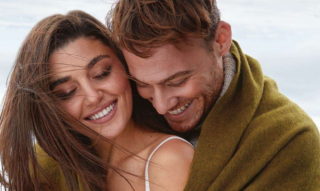 Hande Erçel y Kerem Bürsin causan sensación fuera de Love is in the air