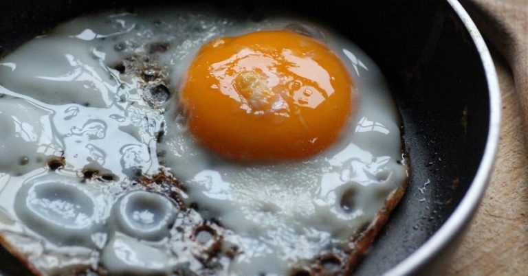 Huevos fritos: el truquito de Arguiñano para conseguir la puntilla