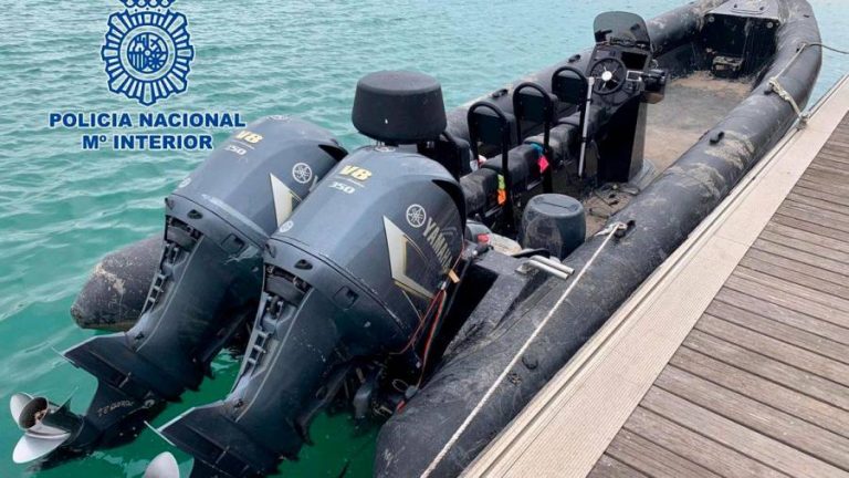 Interceptada en Cartagena una lancha neumática con más de dos toneladas de hachís