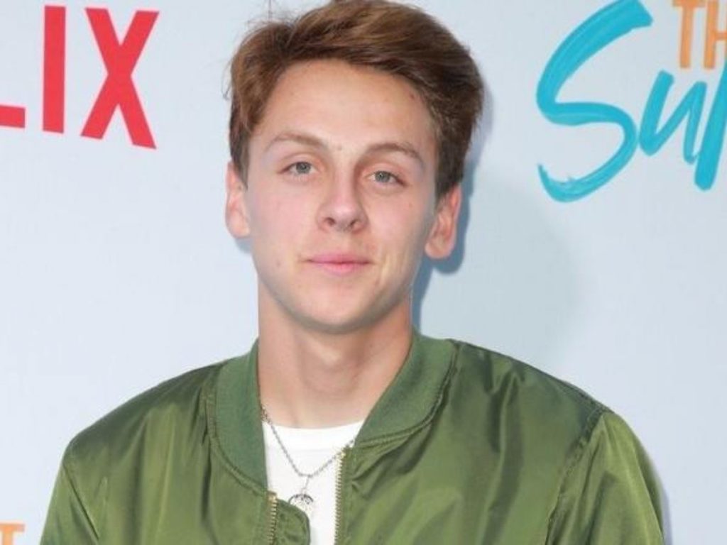 Jacob Bertrand regresa a Cobra Kai 4