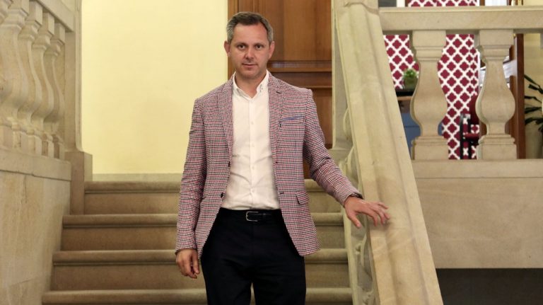 José Miñones espera la pronta repatriación del marinero liberado en Yemen