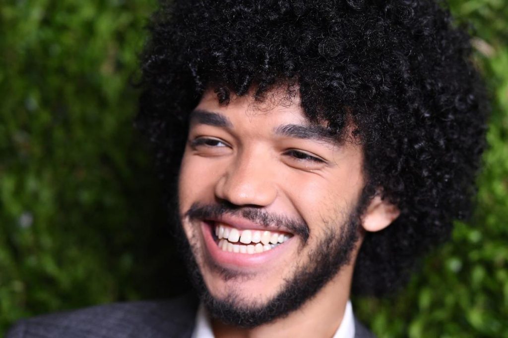 La llegada de Justice Smith