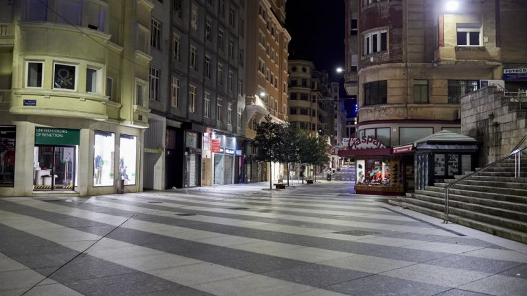 La justicia cántabra autoriza el toque de queda en 38 municipios