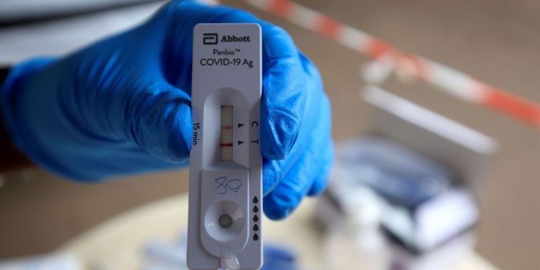 La venta de test de antígenos en farmacias se relaja