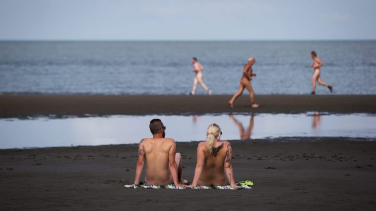 Las 11 mejores playas nudistas de España