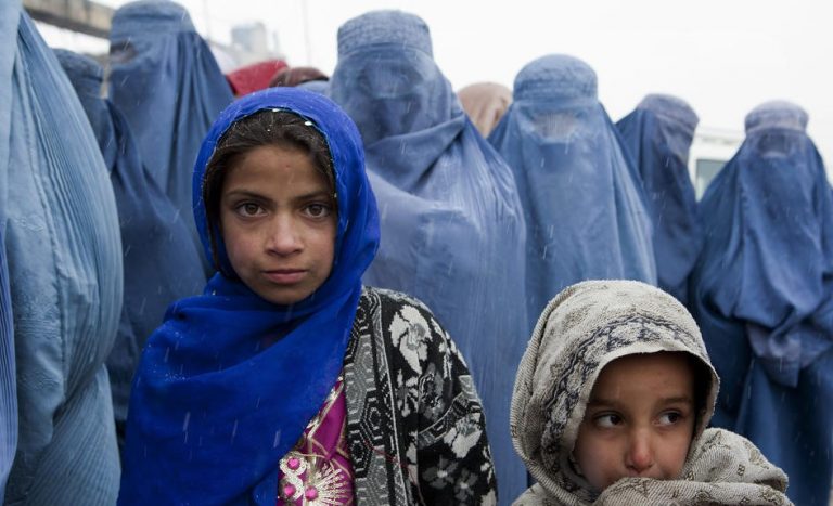 Las CCAA se ofrecen al Gobierno para acoger a refugiados afganos