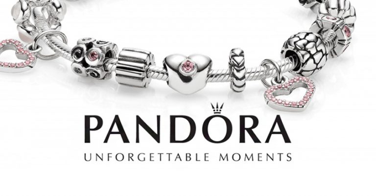 Esta pulsera deslizante con cuero negro es la más vendida de Pandora