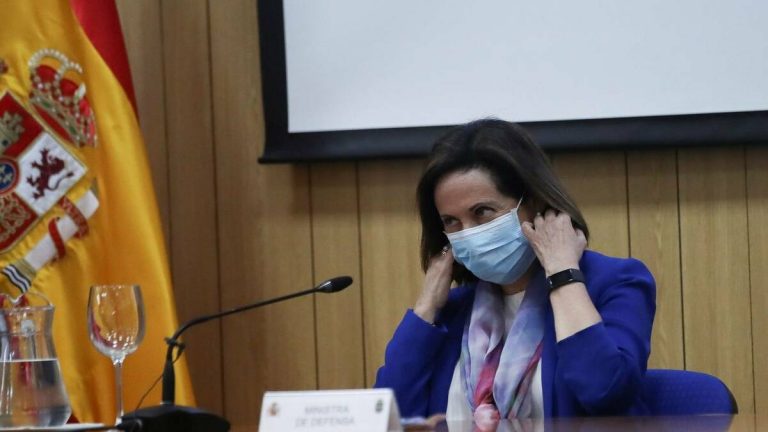 Margarita Robles visita la base de la UME en Zaragoza